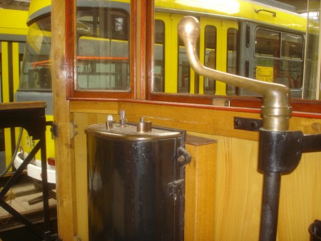 Křižíkova tramvaj č. 18 ve vozovně Slovany, stanoviště řidiče (foto: Z. Šůcha - Lec, 28. 6. 2013)